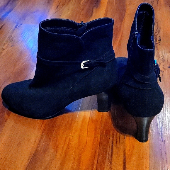 Boots - Picture 1 of 2